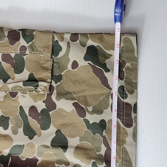 Levi Strauss & Co. Loose fit Camo Cargo Shorts. Size 40 - Picture 6 of 15